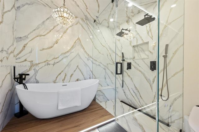 5135 Alton Rd, Miami Beach, FL 33140