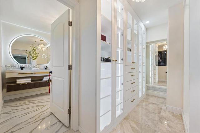 5135 Alton Rd, Miami Beach, FL 33140