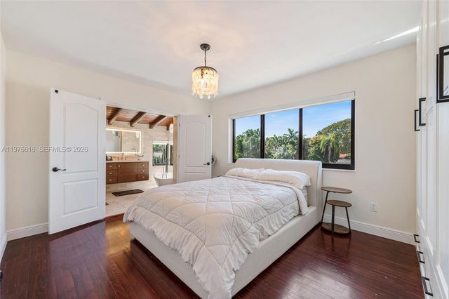 5135 Alton Rd, Miami Beach, FL 33140