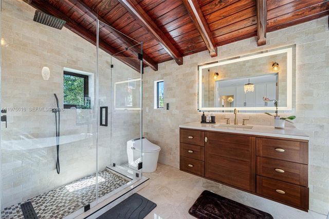 5135 Alton Rd, Miami Beach, FL 33140