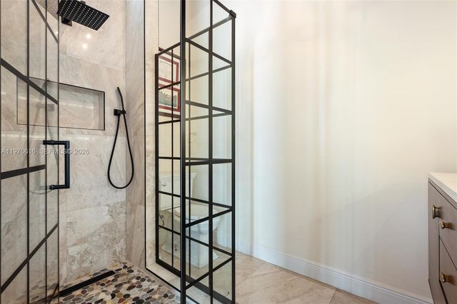 5135 Alton Rd, Miami Beach, FL 33140