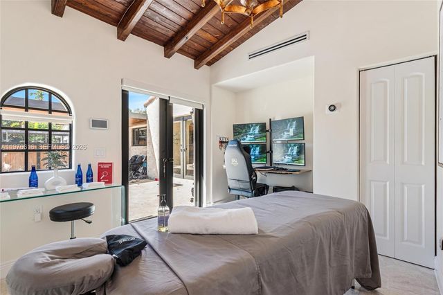 5135 Alton Rd, Miami Beach, FL 33140