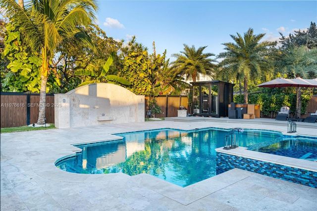 5135 Alton Rd, Miami Beach, FL 33140