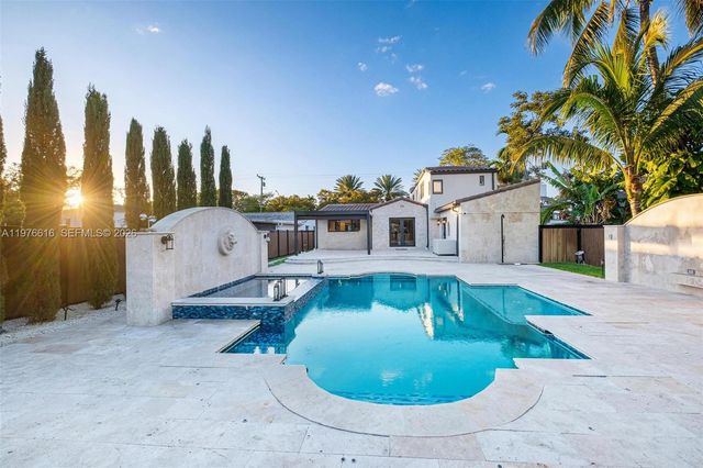 5135 Alton Rd, Miami Beach, FL 33140