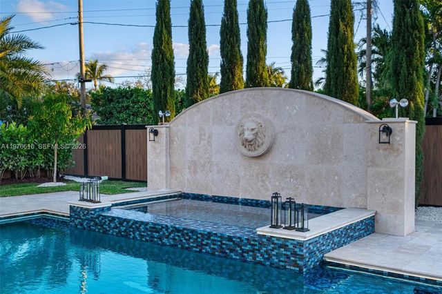 5135 Alton Rd, Miami Beach, FL 33140