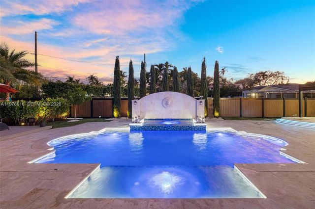 5135 Alton Rd, Miami Beach, FL 33140