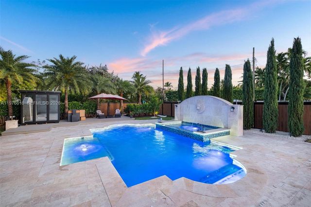 5135 Alton Rd, Miami Beach, FL 33140