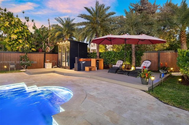 5135 Alton Rd, Miami Beach, FL 33140