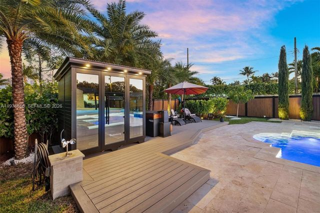 5135 Alton Rd, Miami Beach, FL 33140