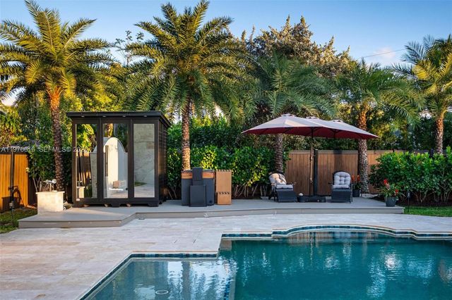 5135 Alton Rd, Miami Beach, FL 33140