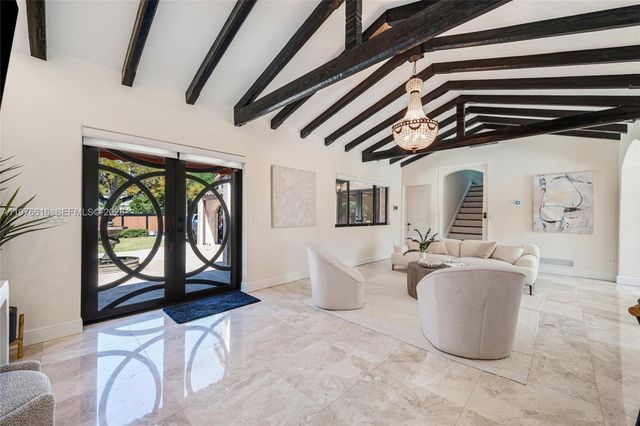 5135 Alton Rd, Miami Beach, FL 33140