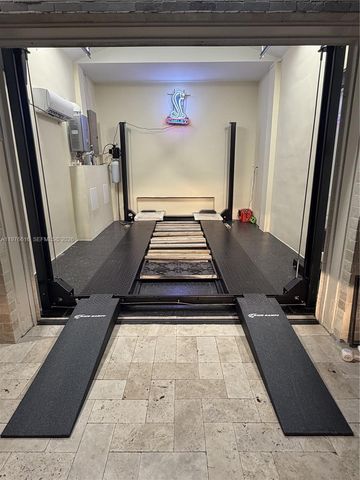 5135 Alton Rd, Miami Beach, FL 33140