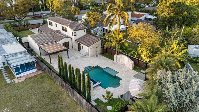 5135 Alton Rd, Miami Beach, FL 33140