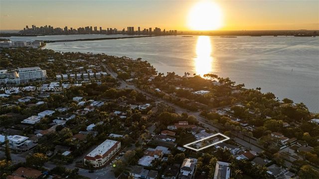 5135 Alton Rd, Miami Beach, FL 33140