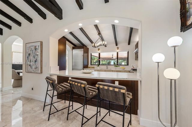 5135 Alton Rd, Miami Beach, FL 33140