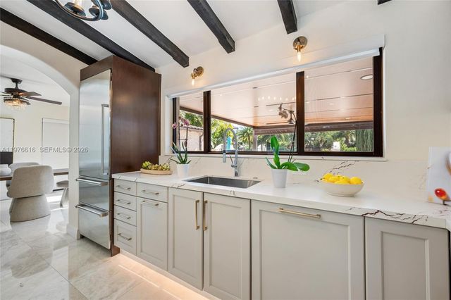 5135 Alton Rd, Miami Beach, FL 33140