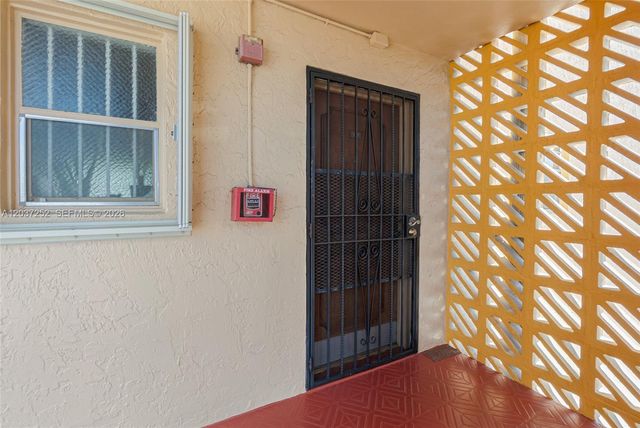6090 W Flagler Street 307, Miami, FL 33144