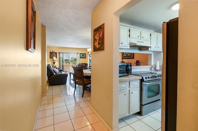 6090 W Flagler Street 307, Miami, FL 33144