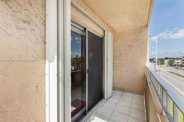 6090 W Flagler Street 307, Miami, FL 33144
