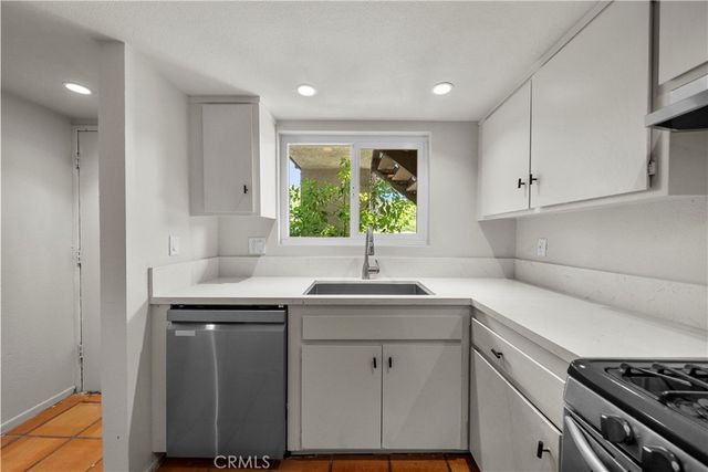 17847 Beneda Lane 10, Canyon Country, CA 91351