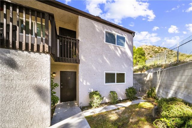 17847 Beneda Lane 10, Canyon Country, CA 91351