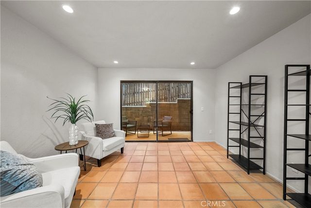 17847 Beneda Lane 10, Canyon Country, CA 91351
