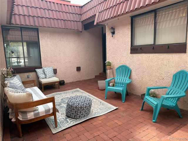 1423 S Salem Way, Aurora, CO 80012