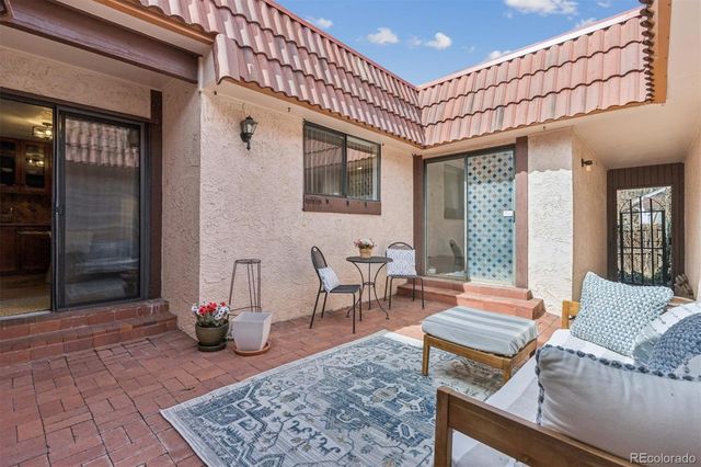 1423 S Salem Way, Aurora, CO 80012