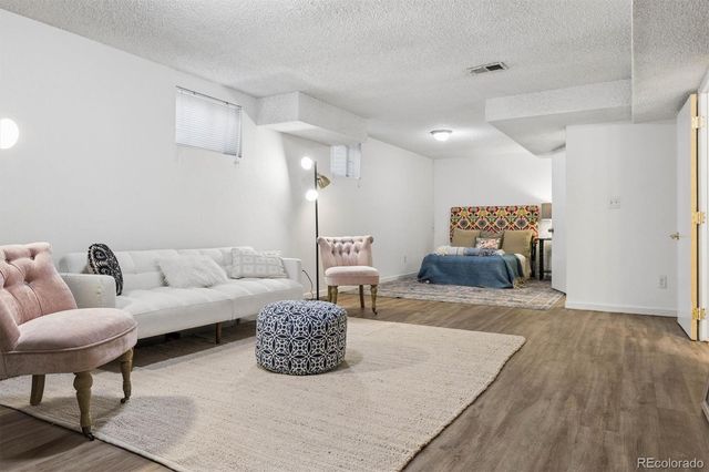 1423 S Salem Way, Aurora, CO 80012