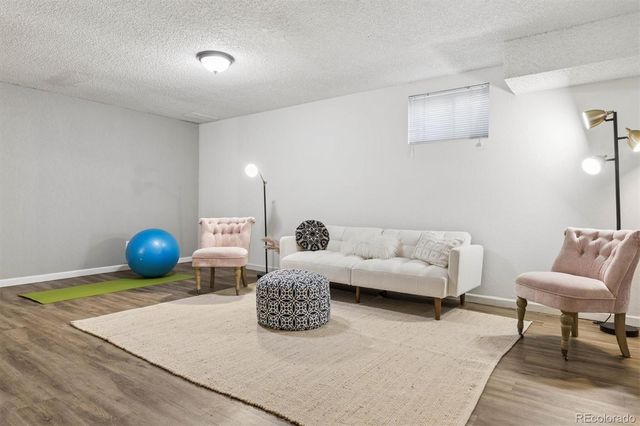 1423 S Salem Way, Aurora, CO 80012