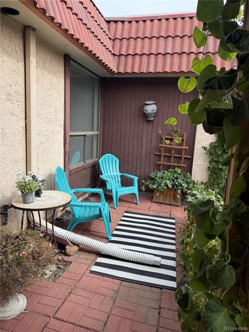 1423 S Salem Way, Aurora, CO 80012