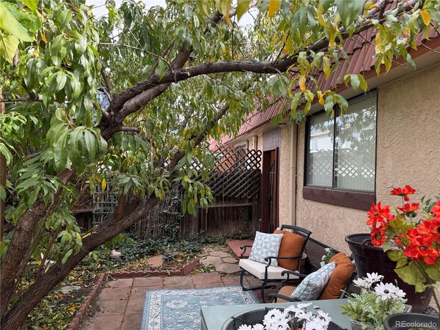 1423 S Salem Way, Aurora, CO 80012