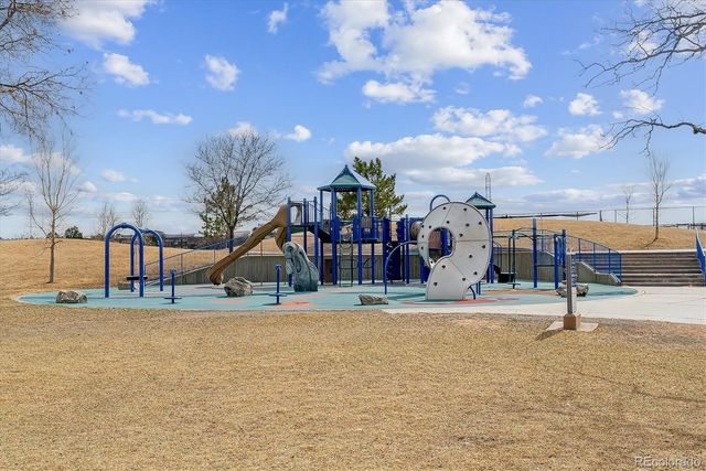 1423 S Salem Way, Aurora, CO 80012