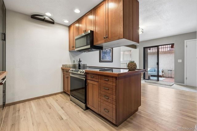 1423 S Salem Way, Aurora, CO 80012