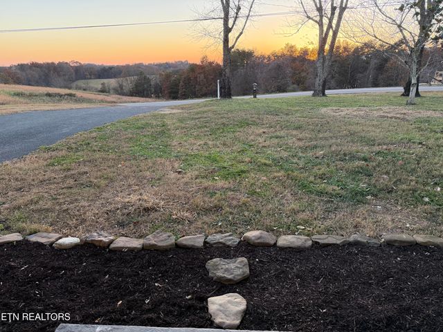 328 Peach Orchard Rd, Clinton, TN 37716