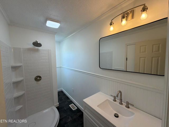 328 Peach Orchard Rd, Clinton, TN 37716