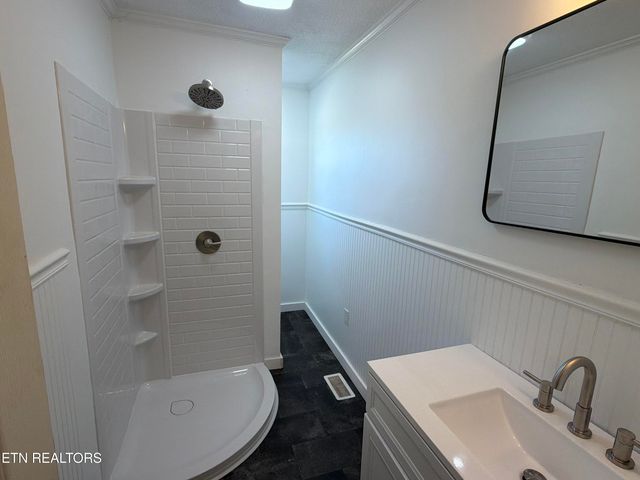 328 Peach Orchard Rd, Clinton, TN 37716