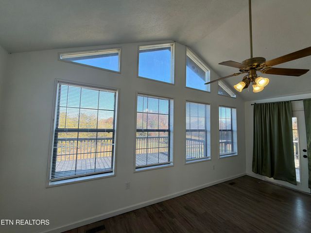 328 Peach Orchard Rd, Clinton, TN 37716