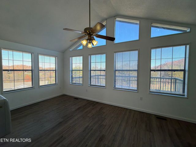 328 Peach Orchard Rd, Clinton, TN 37716