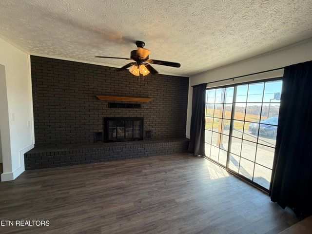 328 Peach Orchard Rd, Clinton, TN 37716