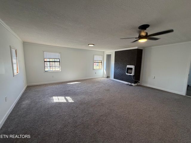 328 Peach Orchard Rd, Clinton, TN 37716