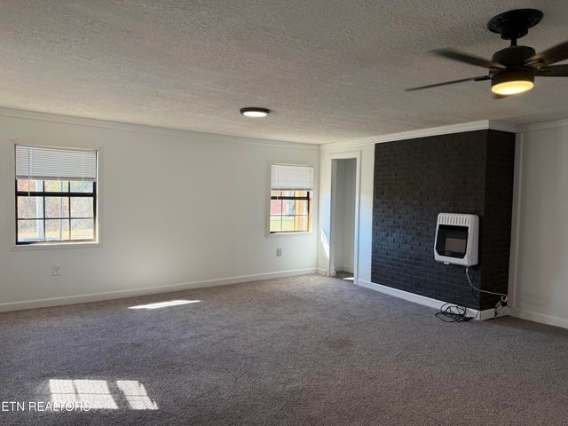 328 Peach Orchard Rd, Clinton, TN 37716