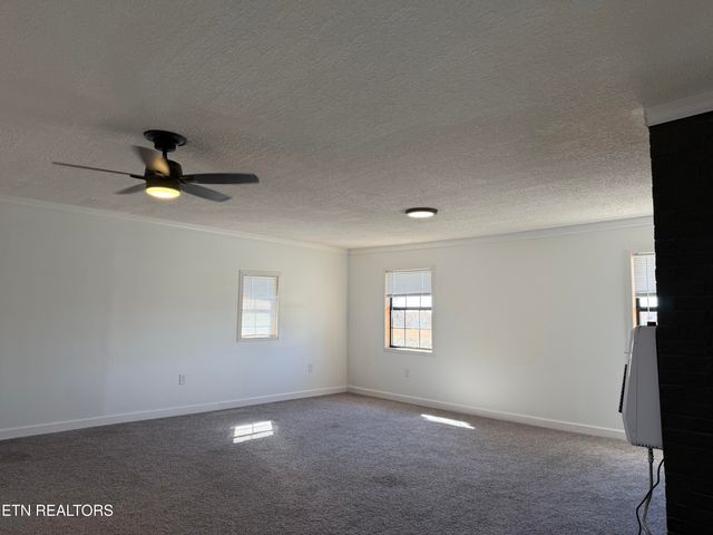 328 Peach Orchard Rd, Clinton, TN 37716