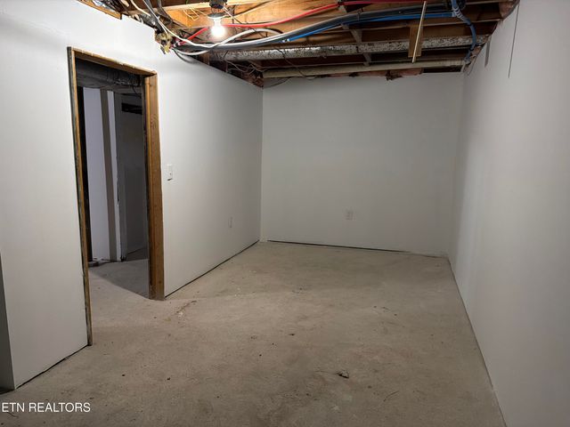 328 Peach Orchard Rd, Clinton, TN 37716