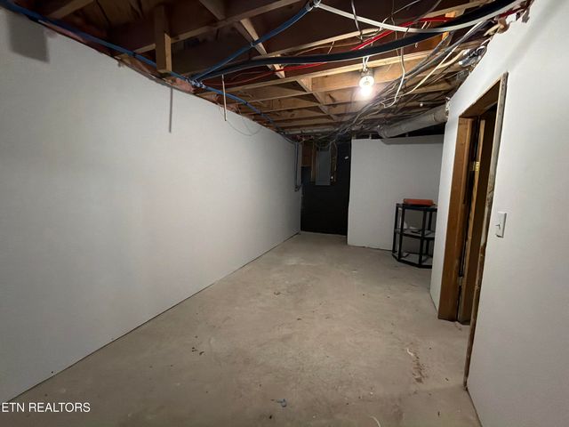 328 Peach Orchard Rd, Clinton, TN 37716