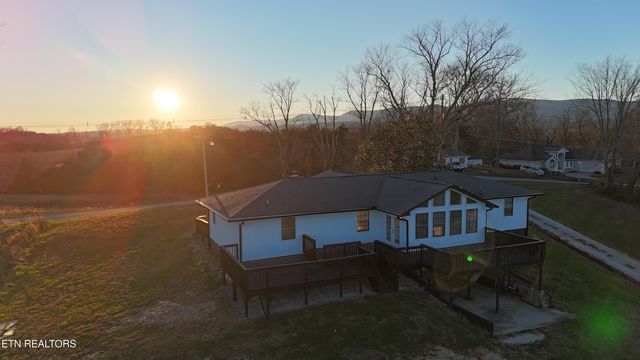 328 Peach Orchard Rd, Clinton, TN 37716