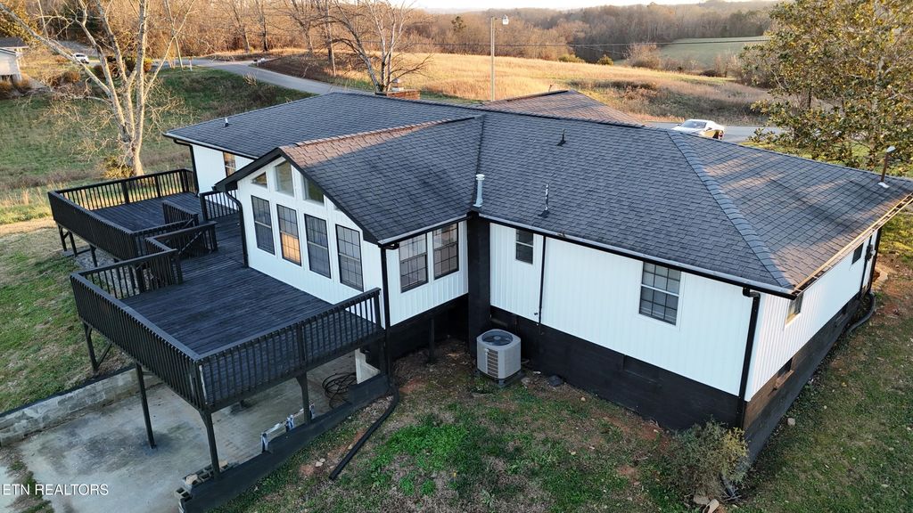 328 Peach Orchard Rd, Clinton, TN 37716