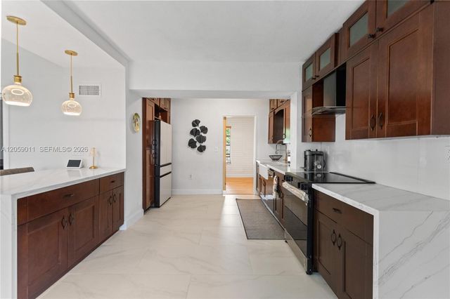 72 Palmetto Dr, Miami Springs, FL 33166