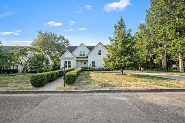 2106 Windsor St, Murfreesboro, TN 37130