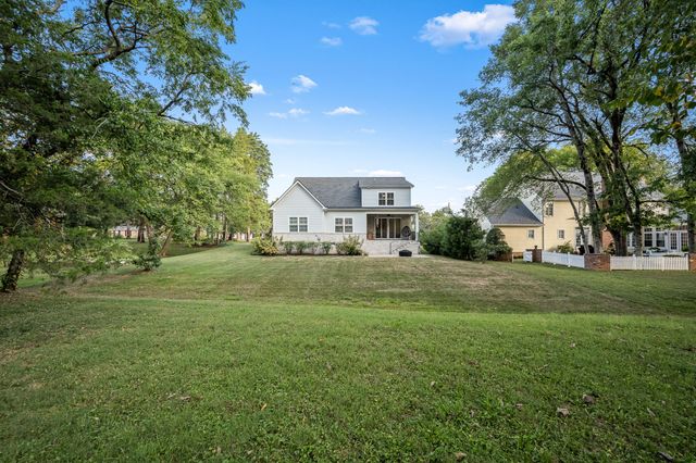 2106 Windsor St, Murfreesboro, TN 37130